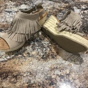 Minnetonka Open-Toe Wedges